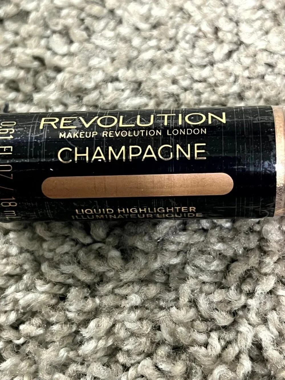 REVOLUTION Liquid Highlighter Champagne